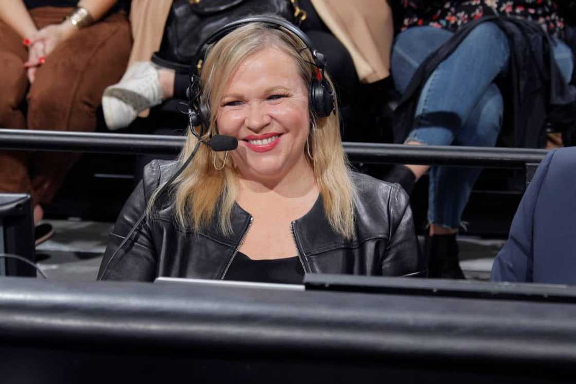 holly rowe salary